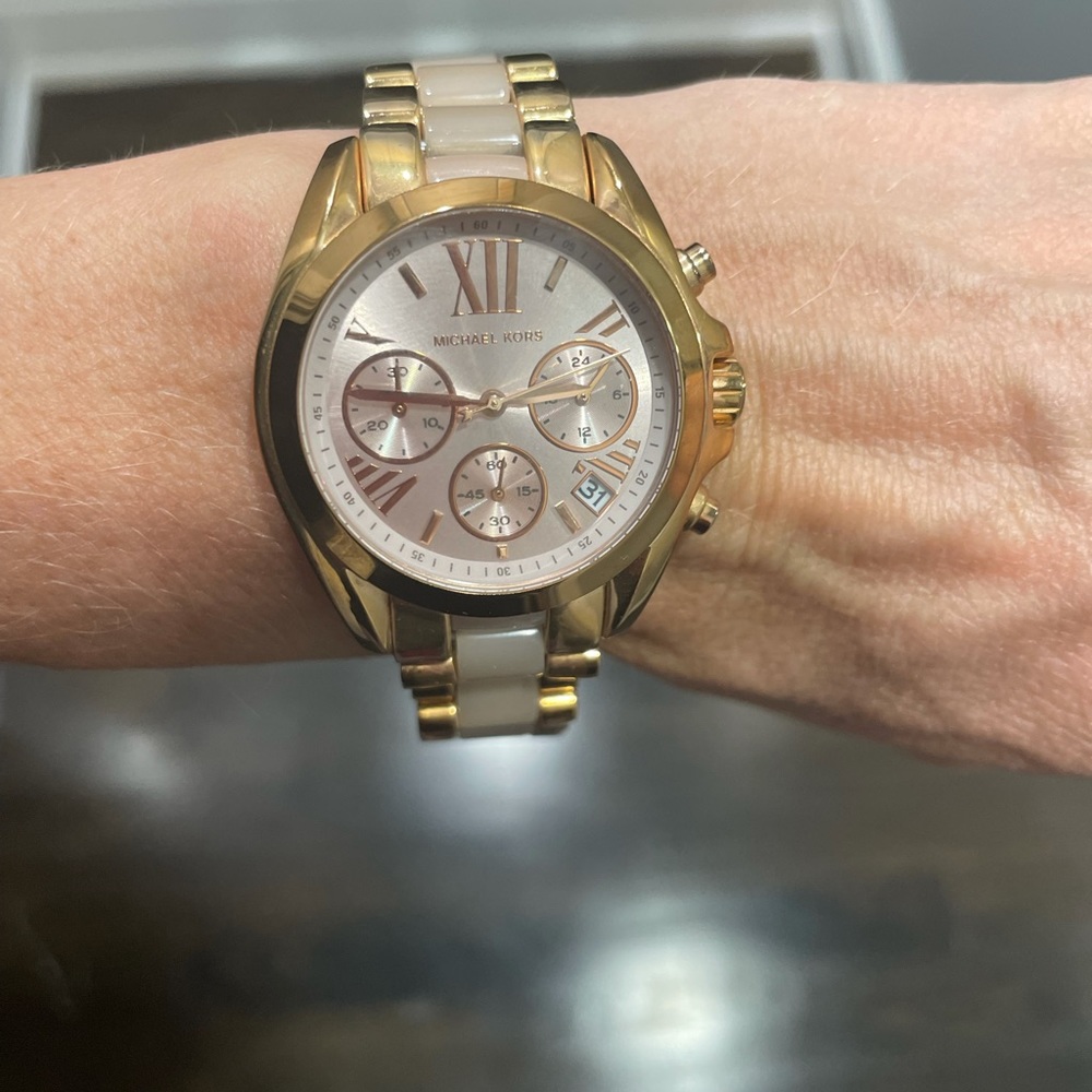 Women’s beautiful rose gold Michael Kor’s watch